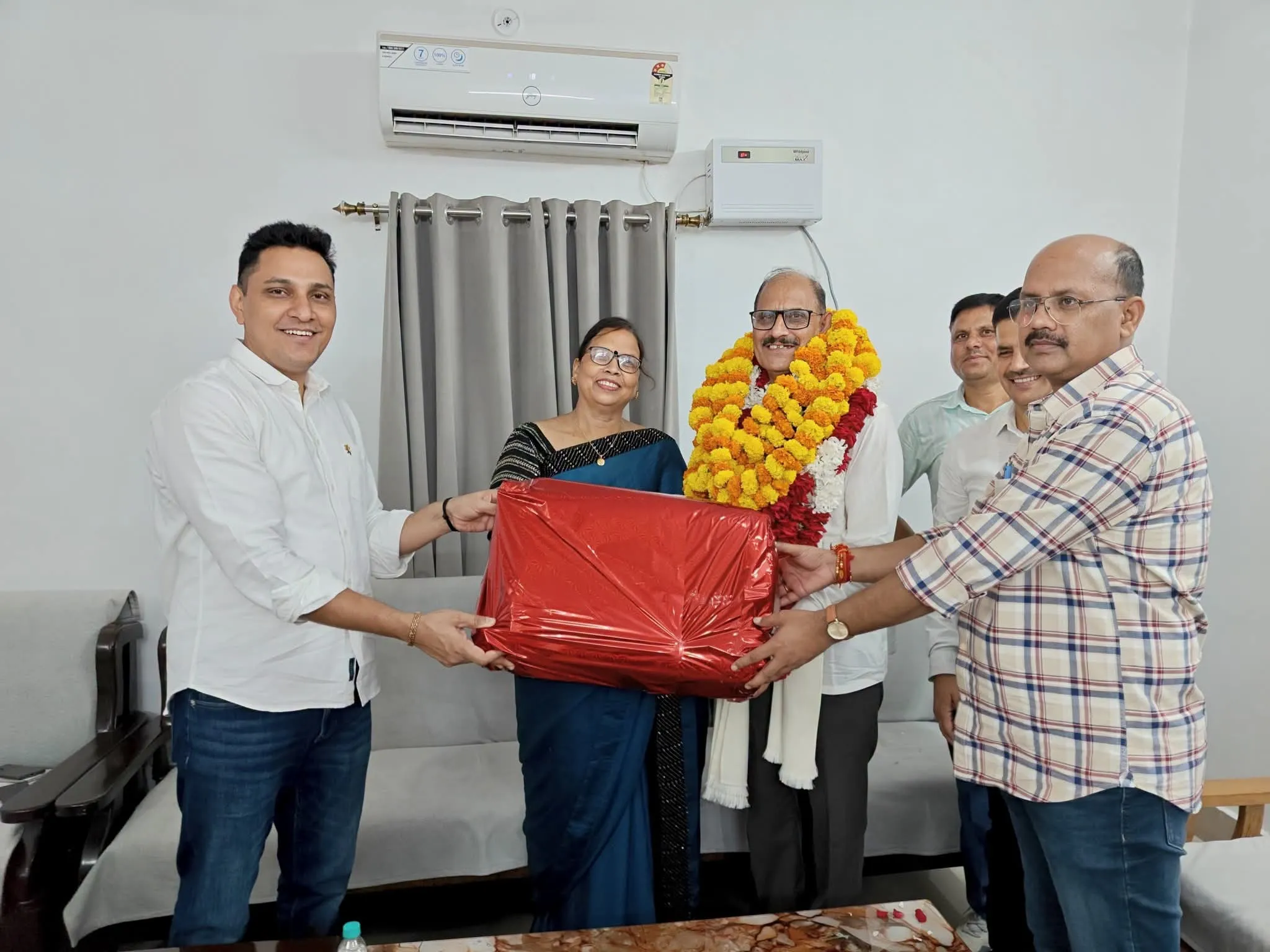 सेवानिवृत्त हुए पुलिस उपाधीक्षक श्री अनिल राय, पुलिस अधिकारियों ने दी भावभीनी विदाई
