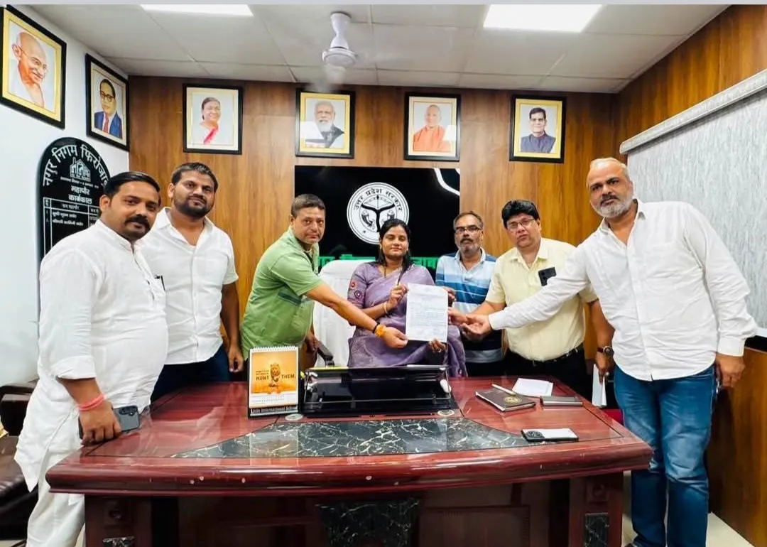 अटल पार्क में प्रवेश शुल्क का विरोध करते हुए पार्षदों ने महापौर को ज्ञापन सौंपा