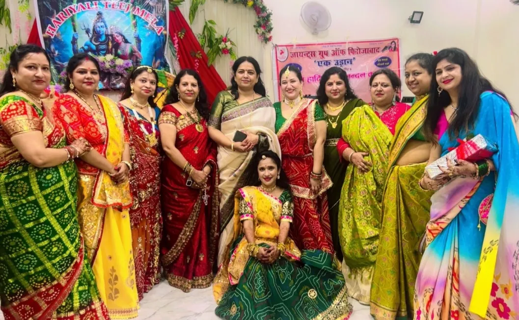 जॉइंट्स ग्रुप ऑफ फिरोजाबाद “एक उड़ान” ने  मनाई हरियाली तीज