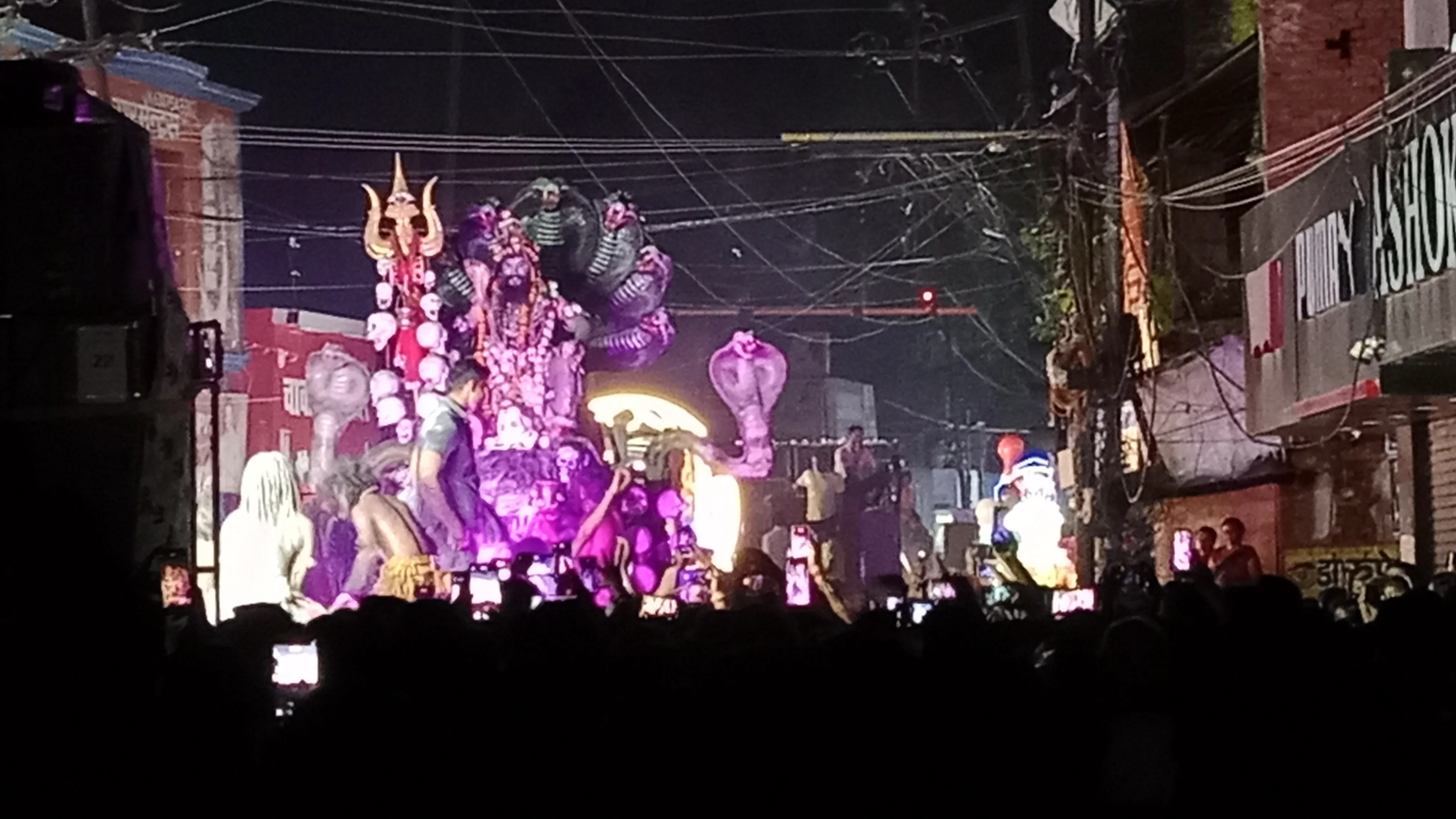 बड़े धूमधाम से निकाली गई शिव भोले की बारात, जगह जगह किया गया भंडारा