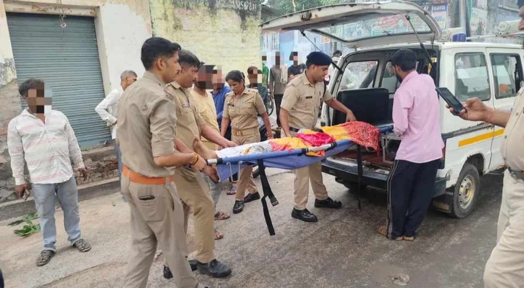 फिरोजाबाद रेलवे स्टेशन पर ट्रेन की चपेट में आई महिला, GRP ने देवदूत बनकर बचाई जान