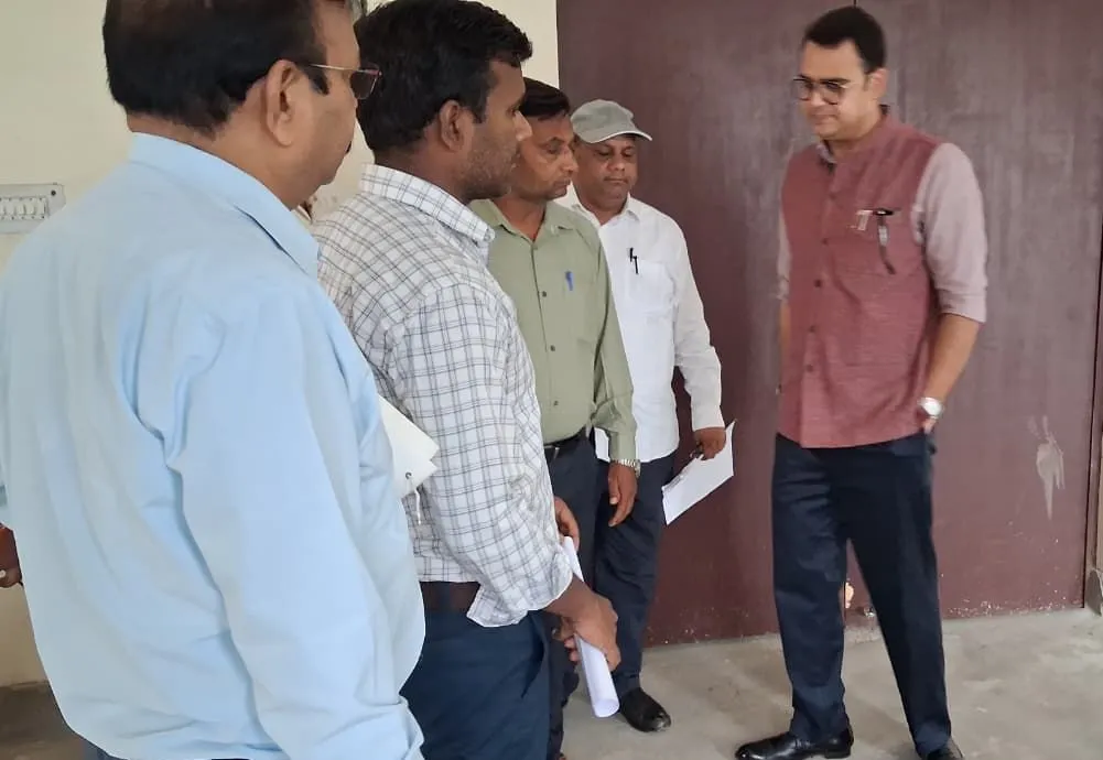 ईवीएम व वीवीपैट वेयरहाउस का किया बाहय निरीक्षण