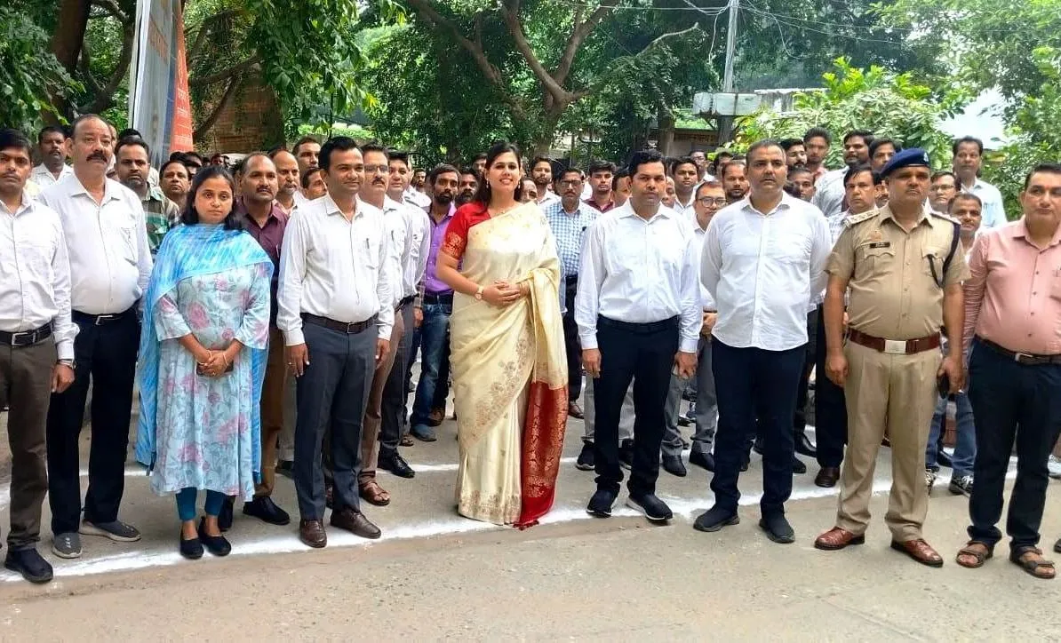 विकास भवन में सीडीओ ने किया ध्वजारोहण 