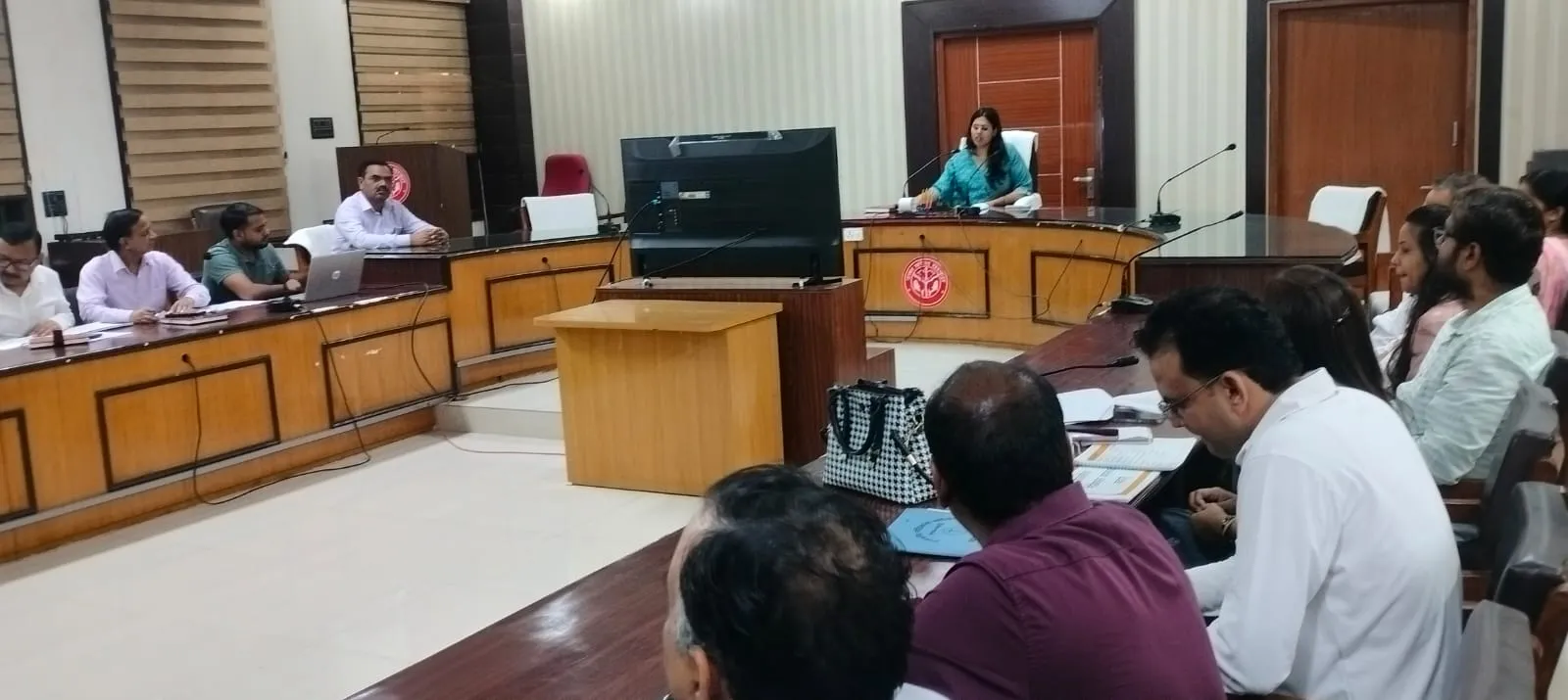 50 लाख से अधिक की परियोजनाओं की सीडीओ ने की समीक्षा 