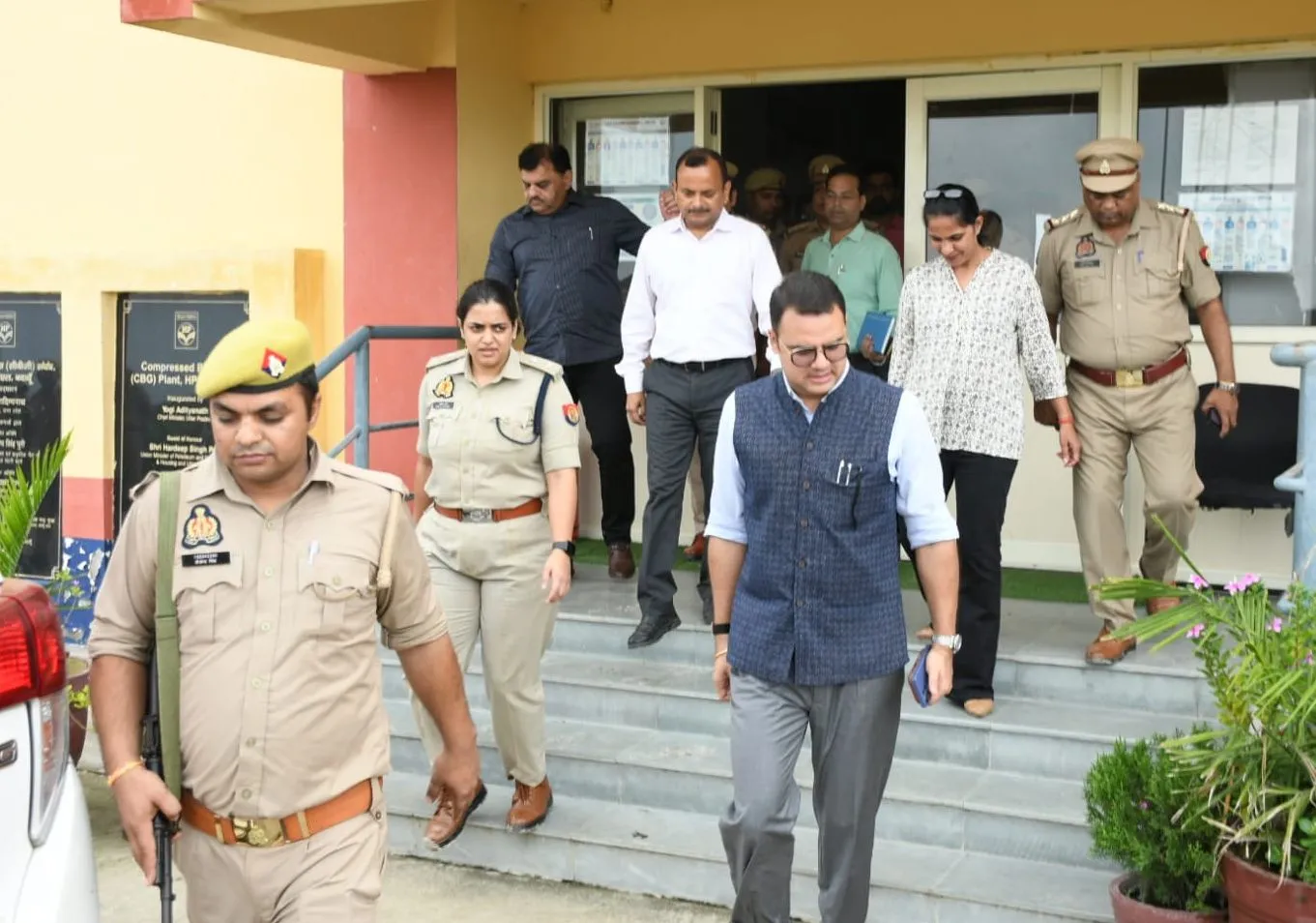 डीएम ने ग्राम जटा पहुंचकर गंगा के जलस्तर का लिया जायजा