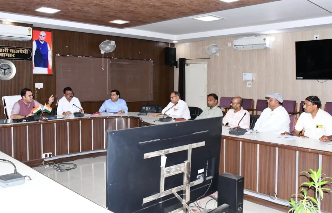 राजनैतिक दलों के प्रतिनिधियों के साथ बैठक सम्पन्न