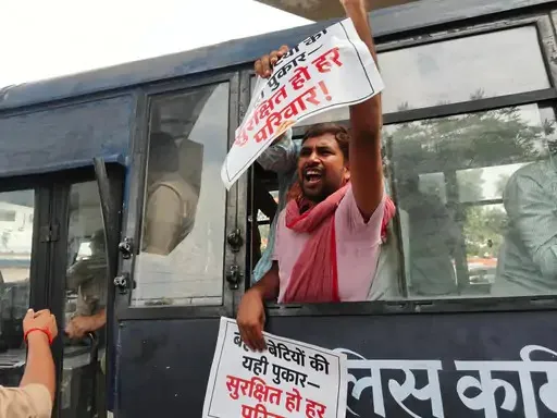 लविवि में सपा छात्र सभा का विरोध प्रदर्शन