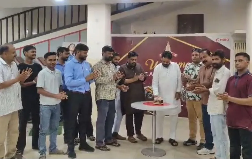 शाहिद खान के जन्मदिन पर बधाइयों का दौर 