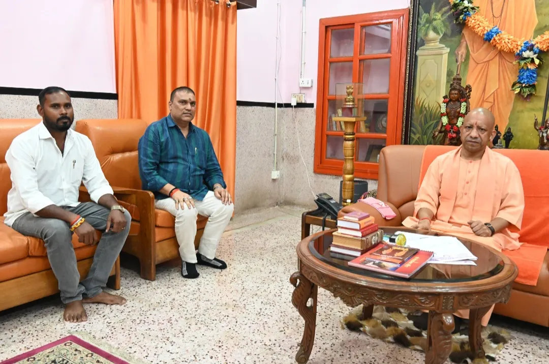 सीएम योगी से मिले चंद्रशेखर सिंह, परिवार से जुड़े आरोपों पर मिला मार्गदर्शन 