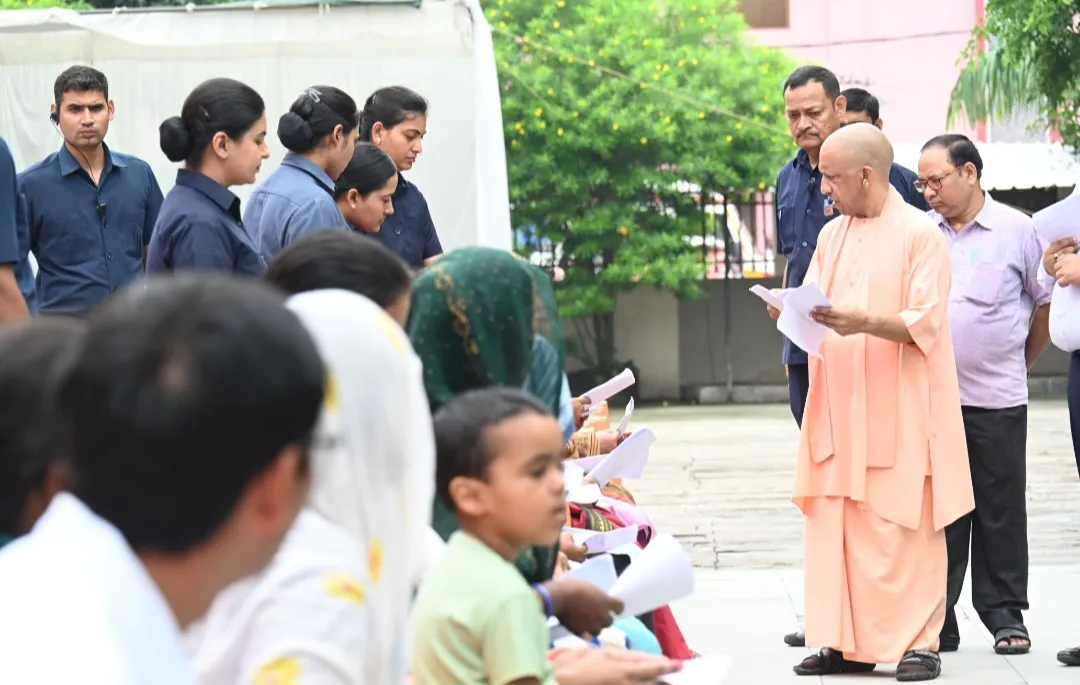 रास्ता न दिला पाएं तो लेखपाल, कानूनगो, तहसीलदार सबको सस्पेंड करो