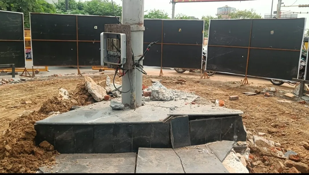 यातायात तिराहे से डॉ. राजेंद्र प्रसाद की प्रतिमा हटने पर सियासत गरम, नगर निगम ने दी सफाई