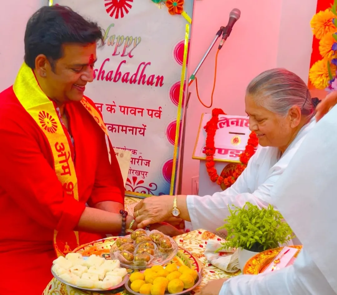 सांसद रवि किशन ने ब्रह्माकुमारी सेवा केंद्र में बंधवाई राखी 