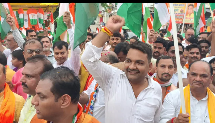 तिरंगे के रंग में रंगा प्रतापगढ़, शहीद उद्यान में हुआ तिरंगा यात्रा का भव्य समापन
