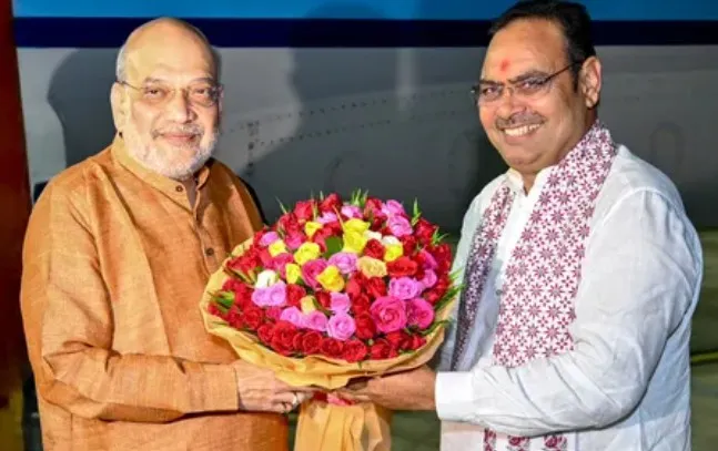 गृह मंत्री अमित शाह उदयपुर पहुंचे, मुख्यमंत्री भजनलाल शर्मा ने किया स्वागत; चित्तौड़गढ़ को देंगे सौगात