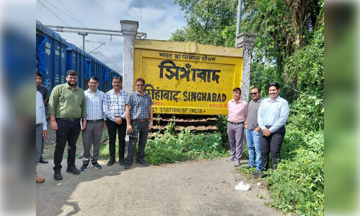 डीआरएम किरेंद्र नरह ने किया सिंहाबाद स्टेशन पर औचक निरीक्षण
