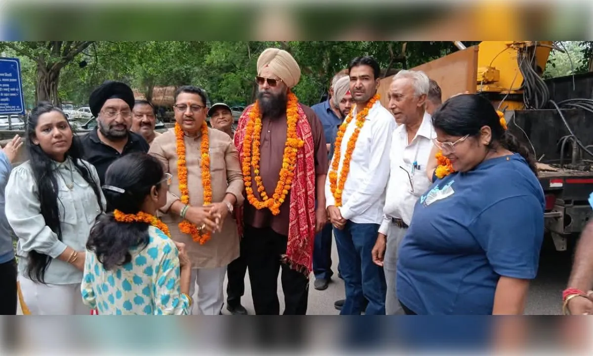 मनोज कुमार जैन के प्रयासों से दरियागंज में तीन स्थानों पर लगी हाई मास्ट लाइटें