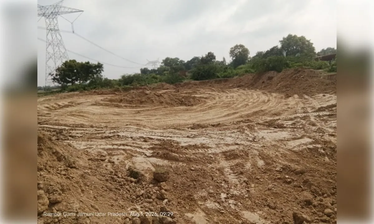 मोहनलालगंज तहसील क्षेत्र में पशुचर की सरकारी जमीन पर अवैध खनन