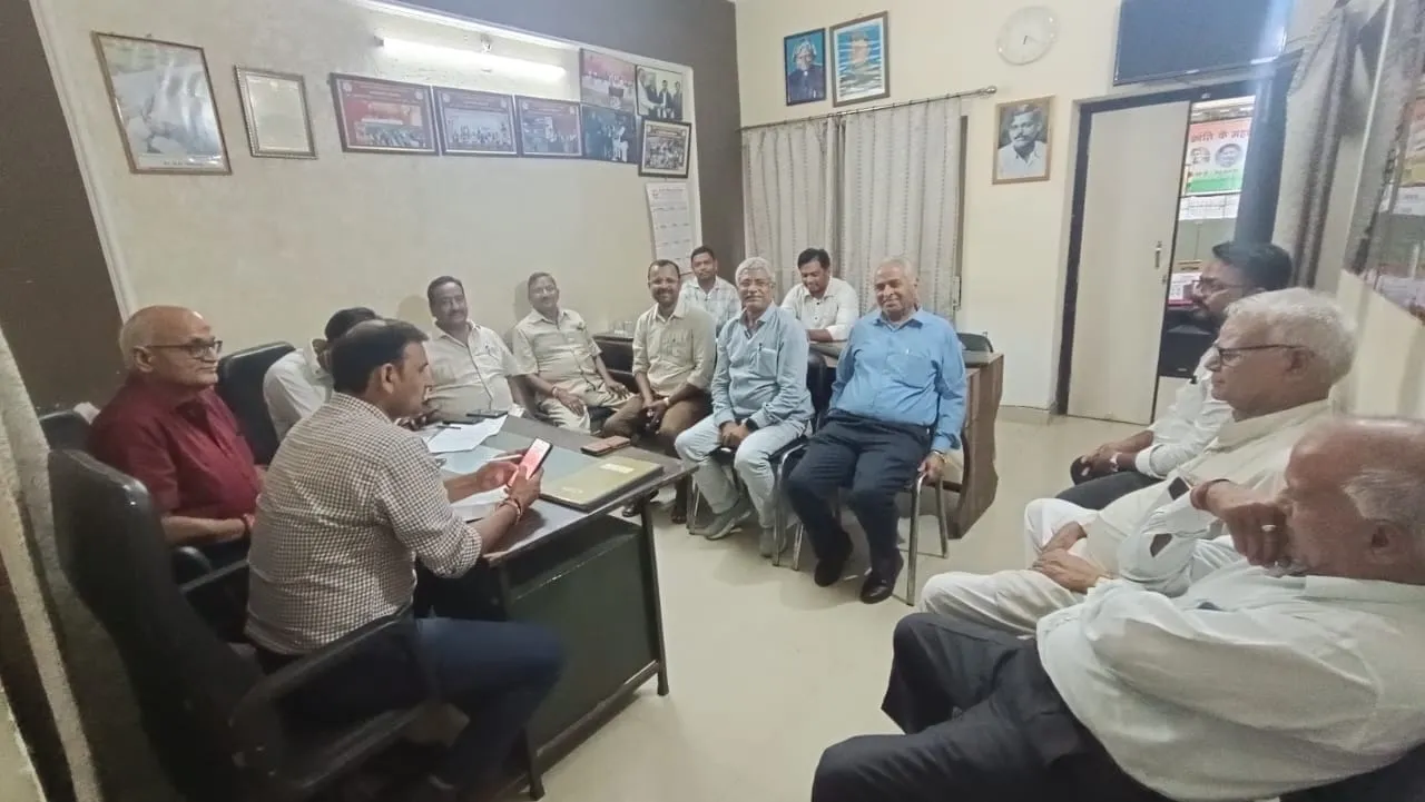 उत्पीड़नात्मक कार्यवाहियों को समाप्त कर संवेदनशीलता का परिचय दे प्रबंधन :संघर्ष समिति 
