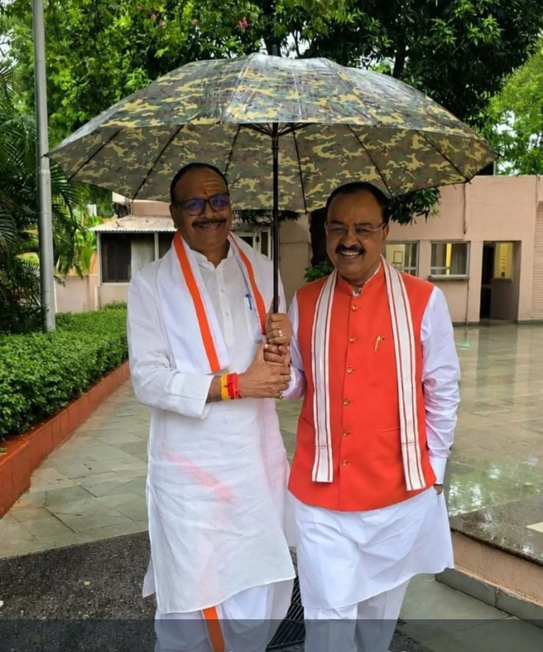 हम साथ-साथ है.....