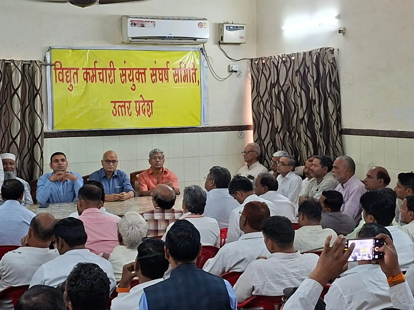 बिजली कर्मियों ने कठिन परिस्थितियों में तोड़े आपूर्ति के पुराने रिकॉर्ड : संघर्ष समिति 