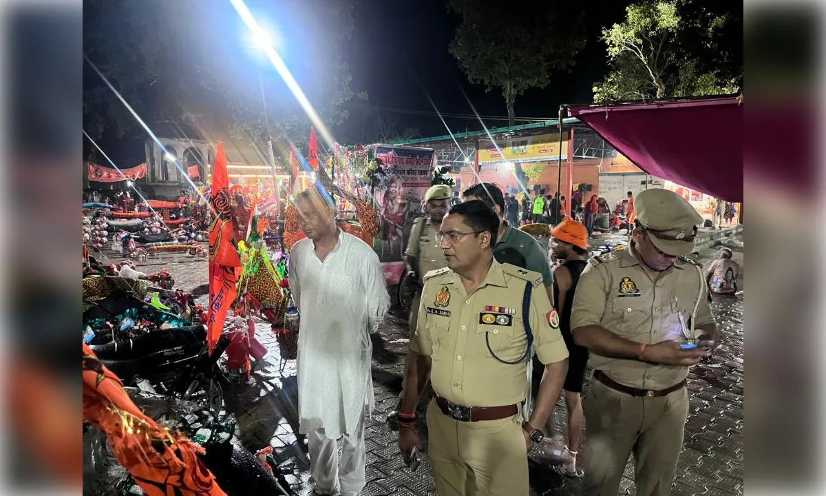 मोटा महादेव मंदिर पहुंचे एएसपी सिटी, कांवड़ियों का जाना हाल-चाल