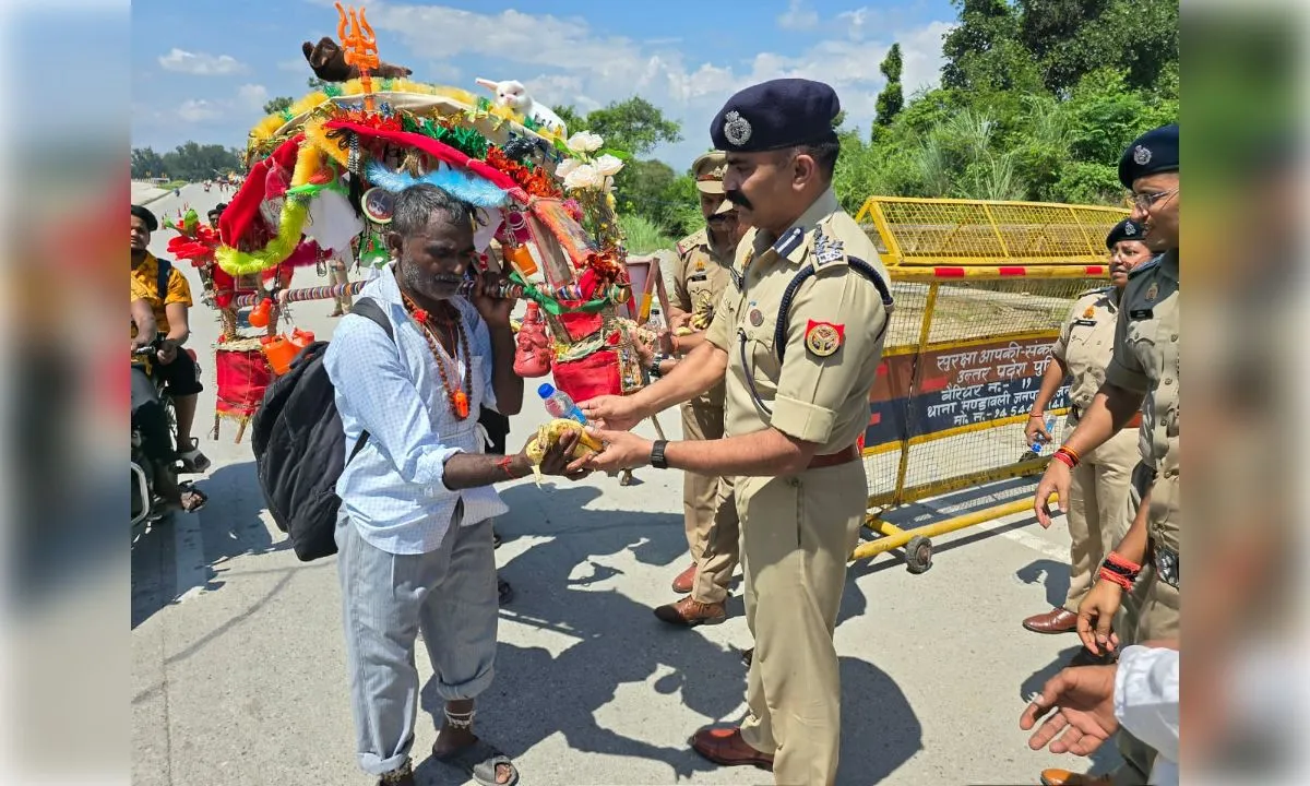 महादेव मंदिर पहुंचे डीआइजी मुनिराज जी, कांवड़ मार्ग का लिया जायजा