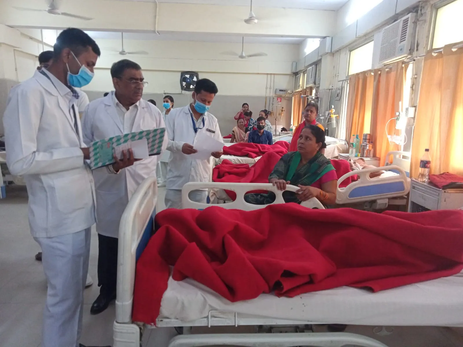 बलरामपुर अस्पताल प्रशासन की मरीजों पर पैनी नजर 