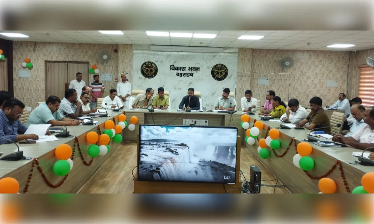 सीडीओ की अध्यक्षता में ‘‘हर घर तिरंगा’’ अभियान की समीक्षा बैठक