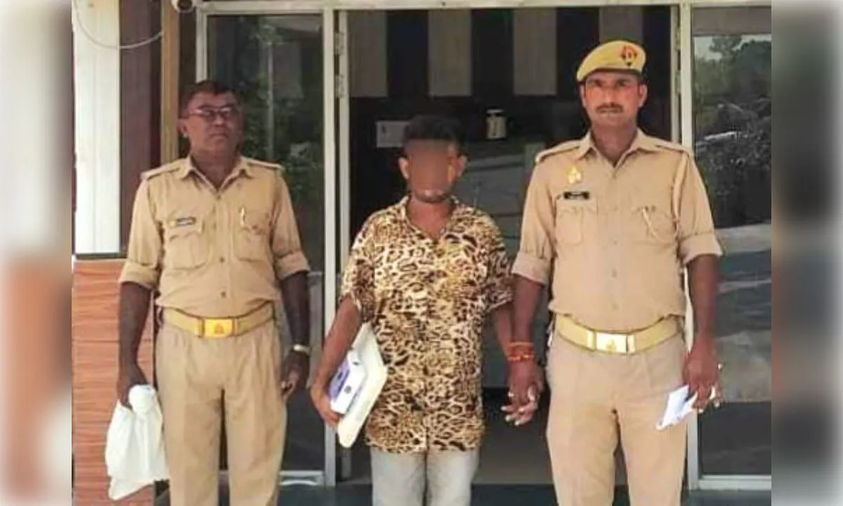अश्लील वीडियो वायरल करने की धमकी देकर महिला से 60 हजार ऐंठे