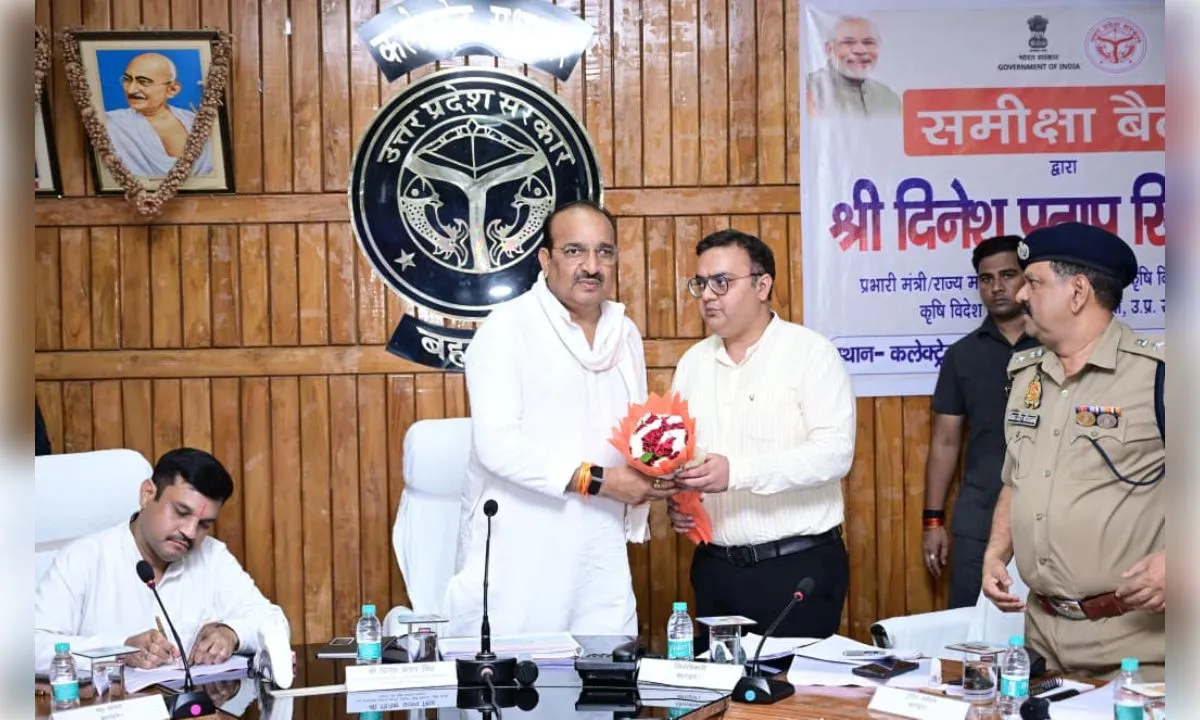 प्रभारी मंत्री ने विकास कार्यों एवं जनकल्याणकारी योजनाओं की समीक्षा