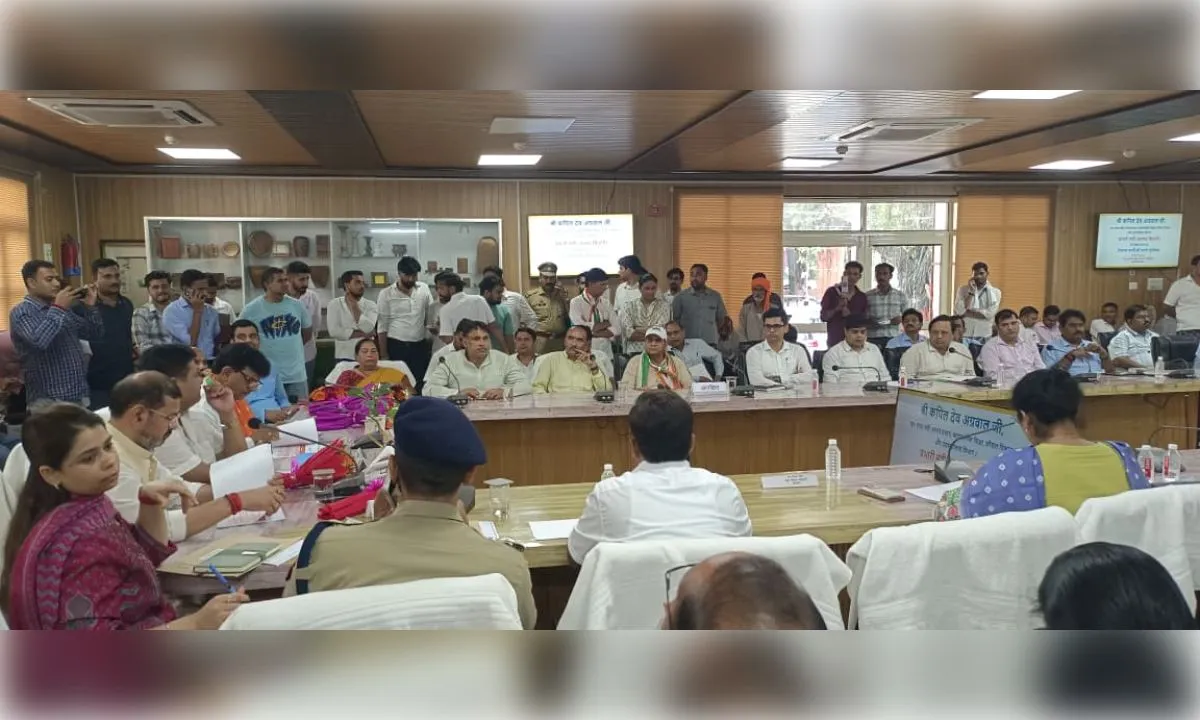 कार्ययोजना बनाएं, लक्ष्य पाएं; पात्रों को दे योजनाओं का लाभ: प्रभारी मंत्री