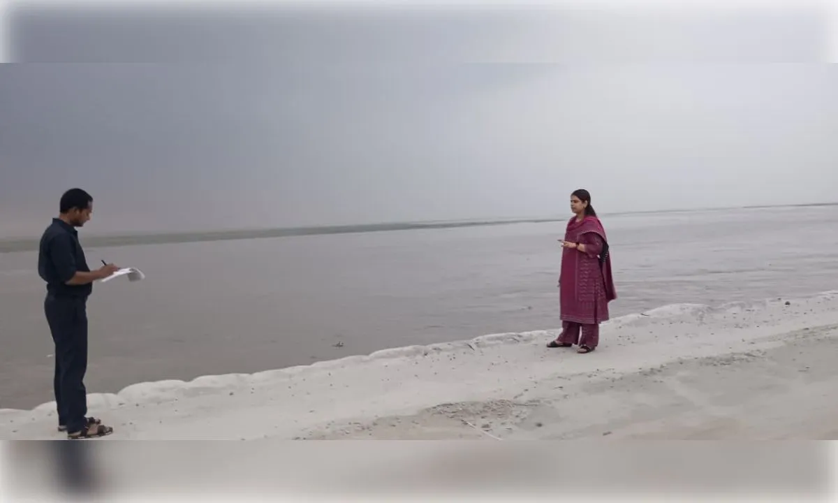 बाढ़ की स्थिति पर डीएम ने की समीक्षा, बैराज-तटबंध का निरीक्षण