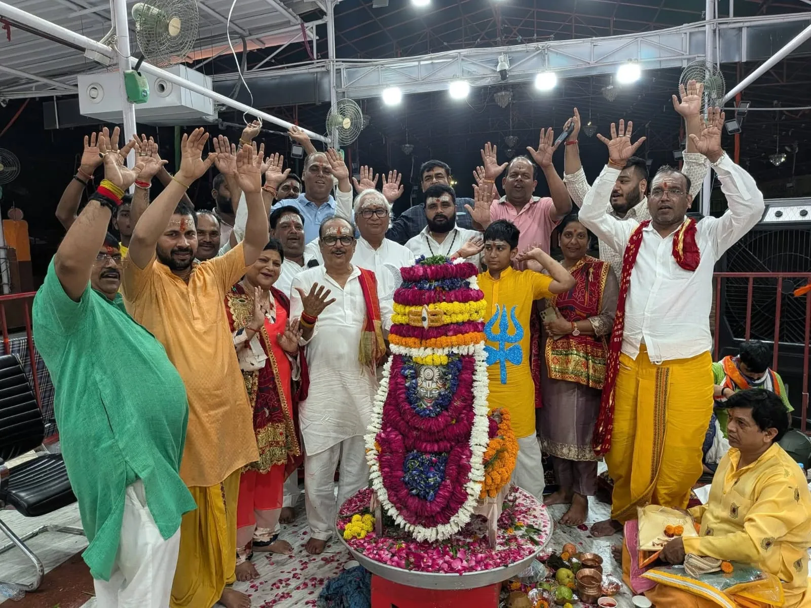 तीज उत्सव के साथ देर रात हुआ भव्य रुद्राभिषेक 