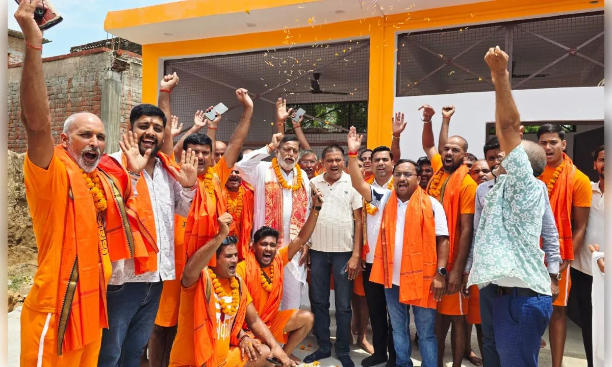 मोहनलालगंज बरवलिया से निकला कांवड़ियों का जत्था
