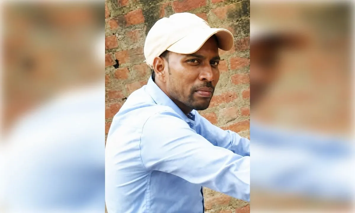 होर्डिंग लगाते समय करंट की चपेट में आया मजदूर, खंभे से गिरकर मौत