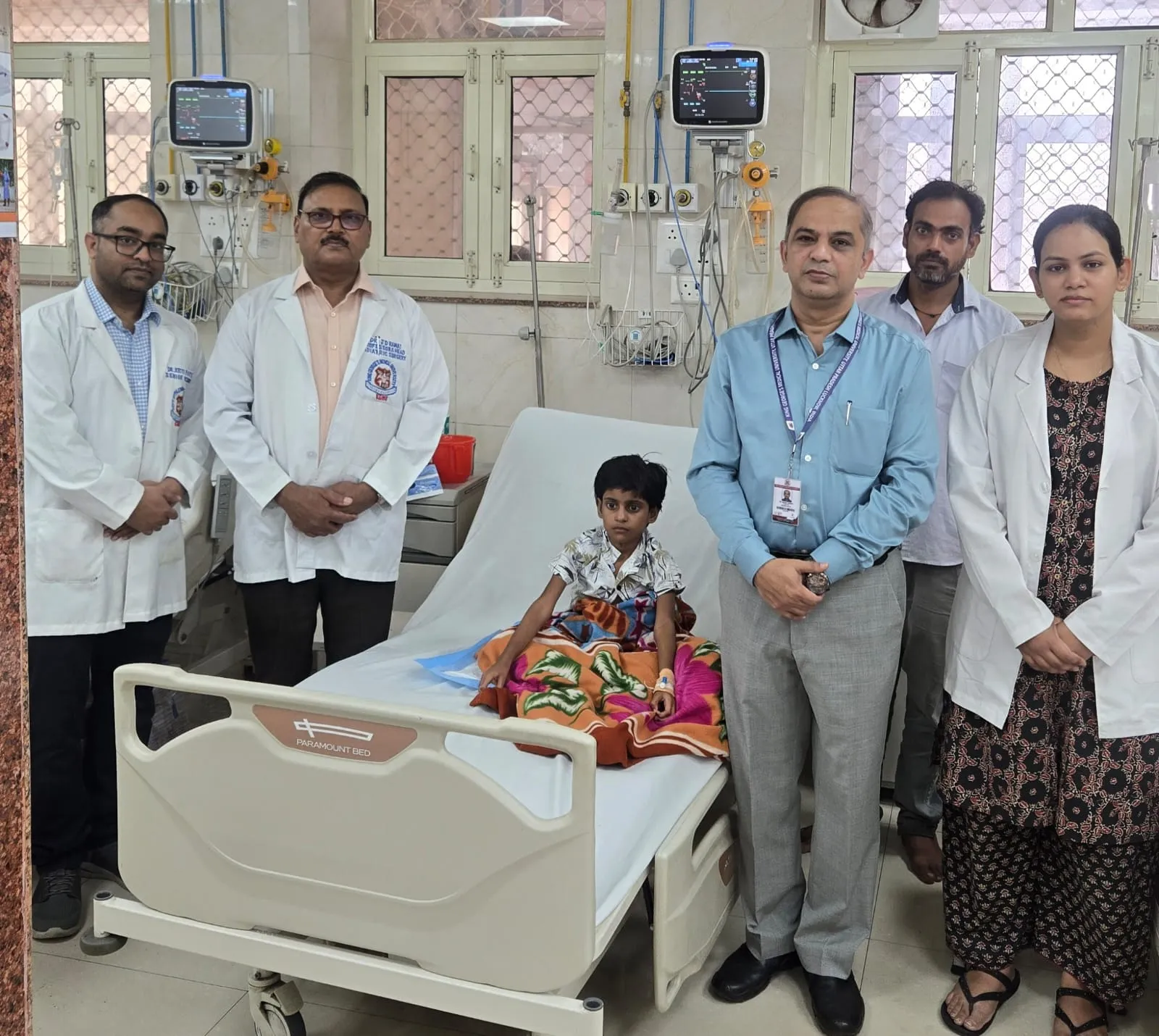 केजीएमयू: मरीज की दो बड़ी आंतों व दो मलद्वार का किया उपचार