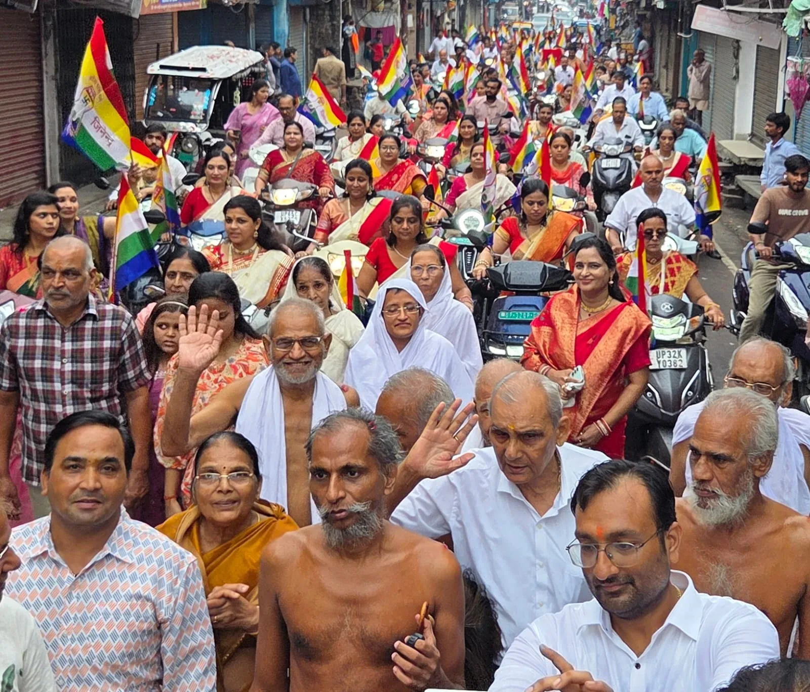 मोक्ष कल्याणक पर निकली भव्य वाहन रैली
