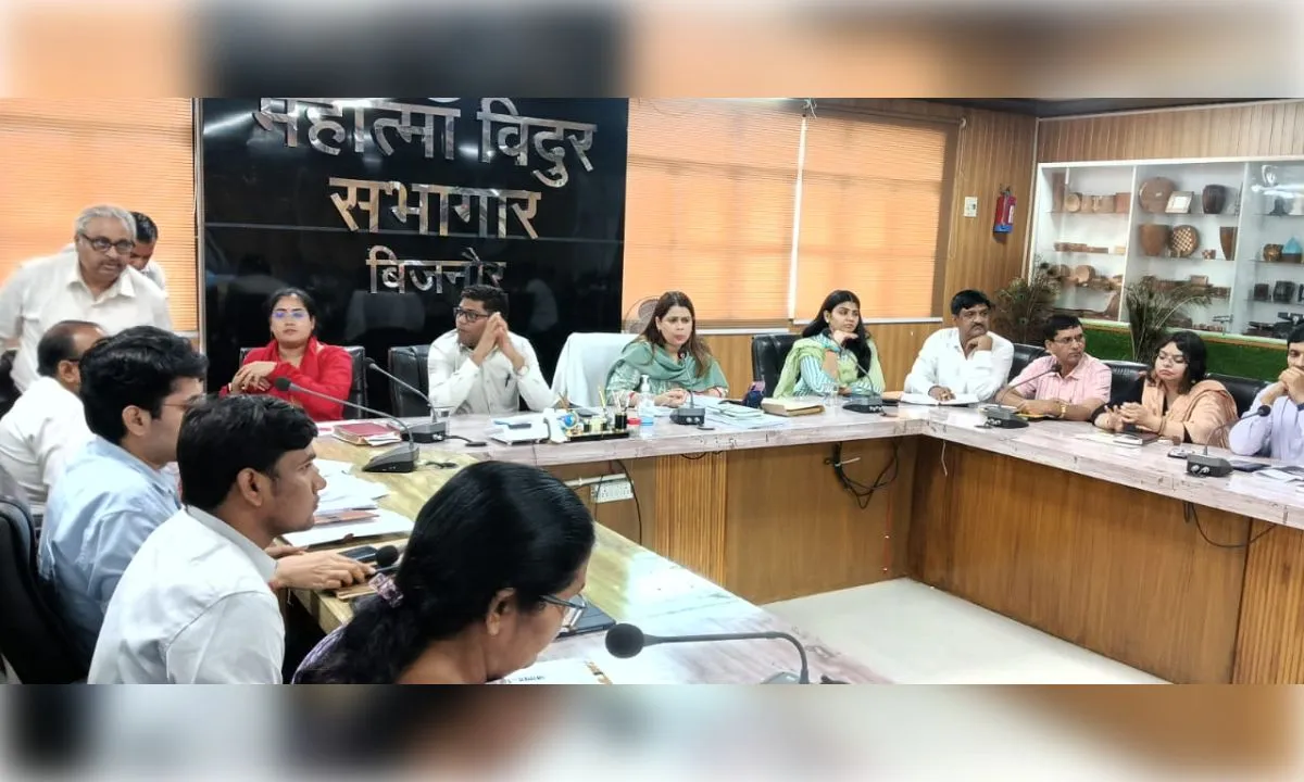 सीएम डैशबोर्ड की समीक्षा में डीएम ने दिए रैंकिंग सुधारने के निर्देश