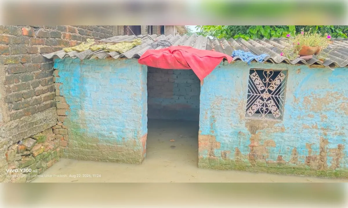 निगोहां में बारिश बनी आफत, घरों में घुसा पानी; घुटनों तक जलभराव