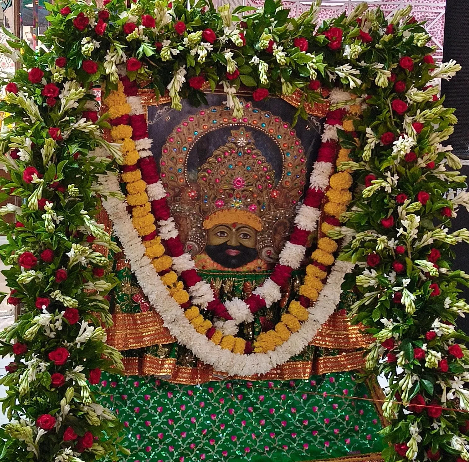 बाबा श्याम के जयकारों से गूंजा मंदिर परिसर