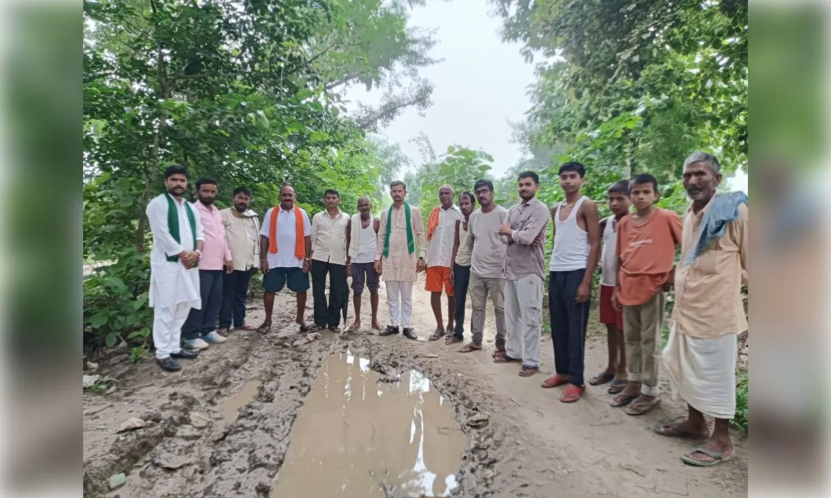 एसडीएम को दो बार ज्ञापन फिर भी नहीं बनी सड़क