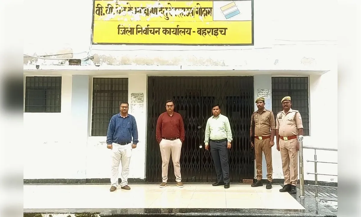 ईवीएम वेयर हाउस का मासिक निरीक्षण, अधिकारियों ने सुरक्षा व्यवस्था परखी