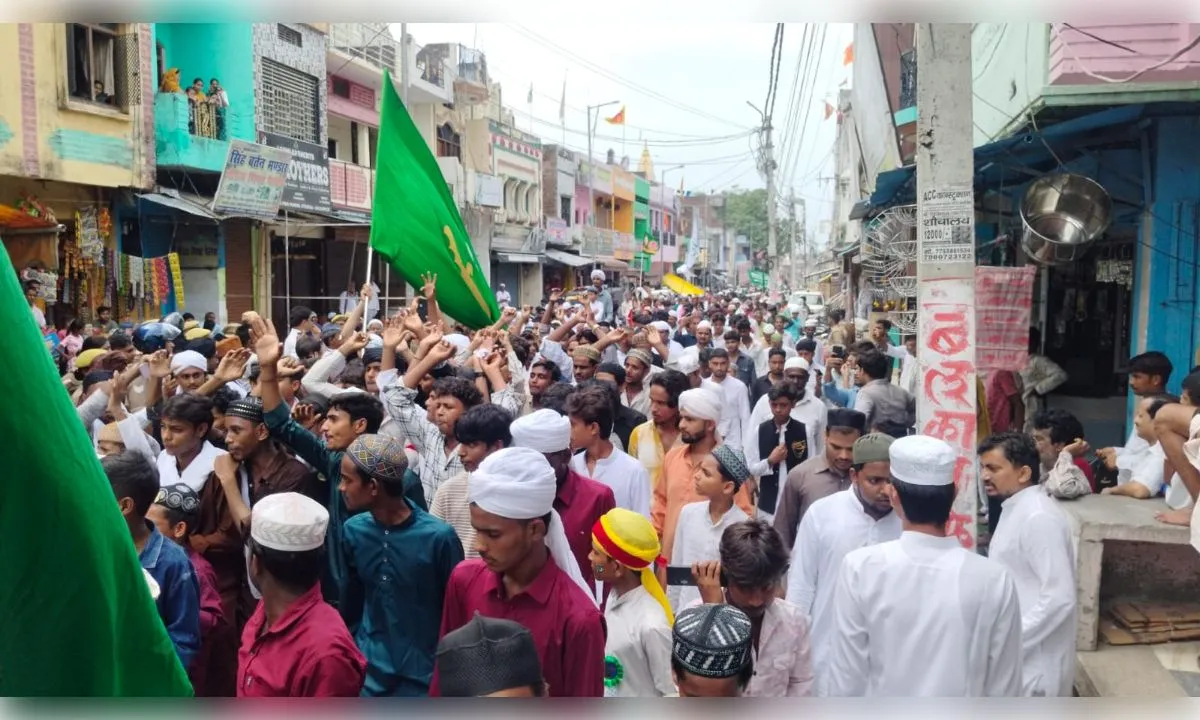 जश्ने ईद मिलादुन्नबी का जुलूस बड़े ही शानो शौकत से निकाला गया
