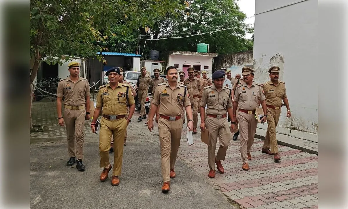 पुलिस कार्यालय की विभिन्न शाखाओं का एसपी ने किया आकस्मिक निरीक्षण