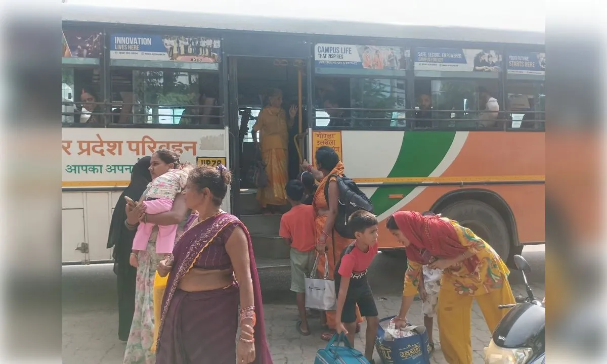नि:शुल्क बस यात्रा से मुदित दिखी नारी शक्ति, योगी सरकार की प्रशंसा