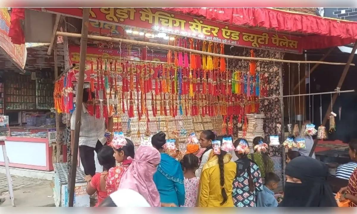 रक्षाबंधन पर चांदी की राखियों की धूम, मिठाई और आभूषणों की बढ़ी बिक्री