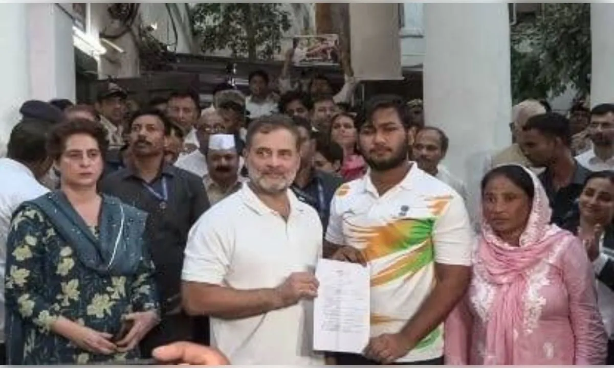 राहुल के आठ घंटे धरने के बाद पैलेट गन से घायल छात्र की FIR दर्ज