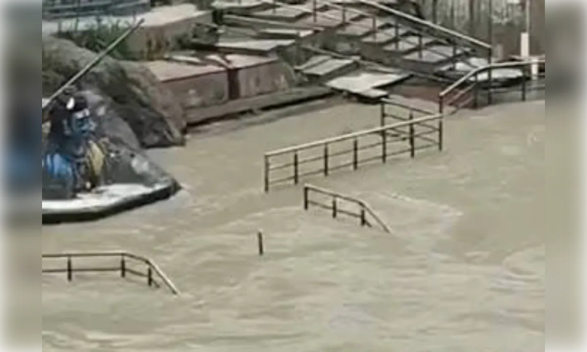 उत्तराखंड में तेज बारिश से अलकनंदा नदी ने लिया रौद्र रूप