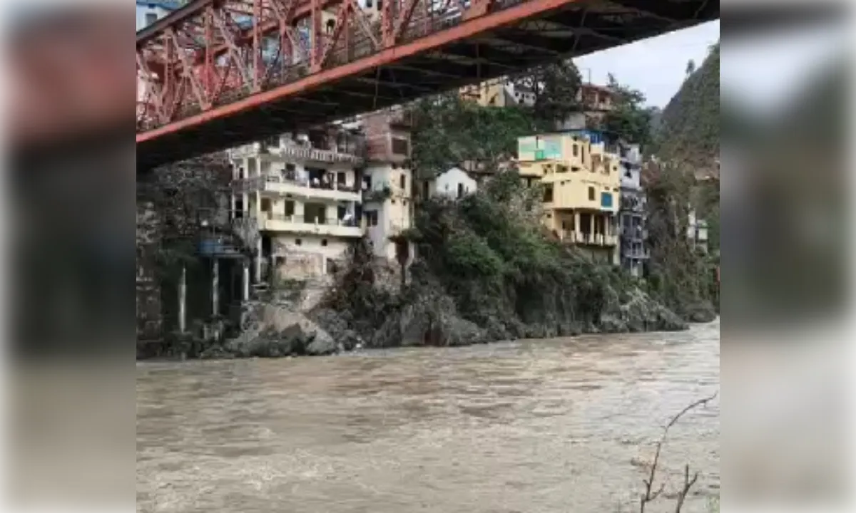 अलकनंदा-मंदाकिनी के बढ़ते जलस्तर ने बढ़ाई चिंता, प्रशासन सतर्क