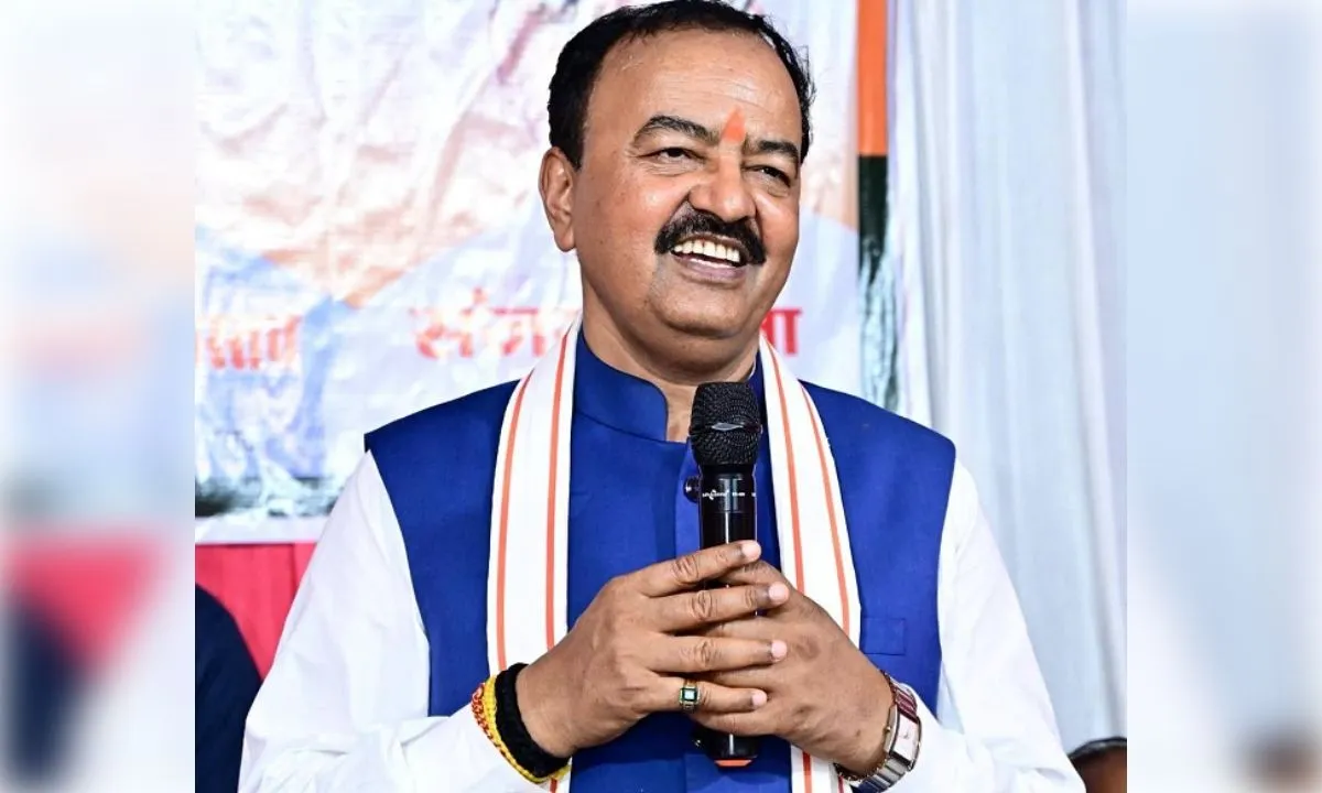 डिप्टी सीएम का तंज, ‘नेताजी की कमाई, सपा बहादुर ने गंवाई’